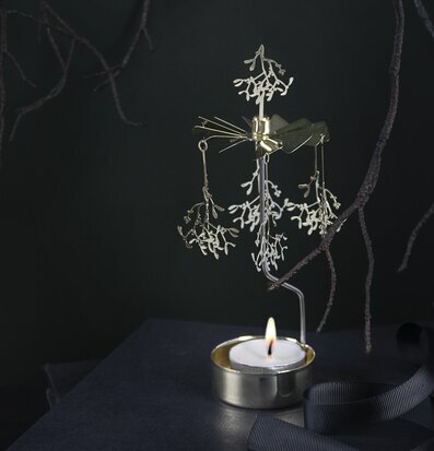 Änglaspel Mistel Guld från Pluto Produkter på en mörk bok