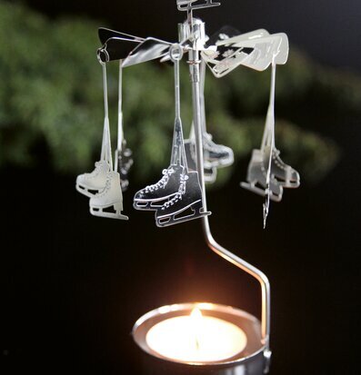 Änglaspel Skridskor från Pluto Produkter med snurrande skridskor